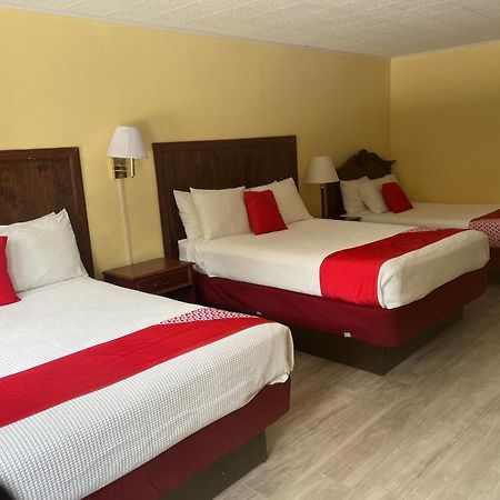 Buena Vista Inn Motel Delhi Extérieur photo