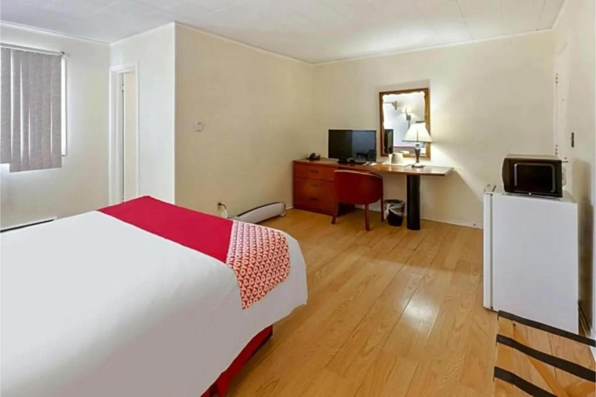 Buena Vista Inn Motel Delhi Extérieur photo