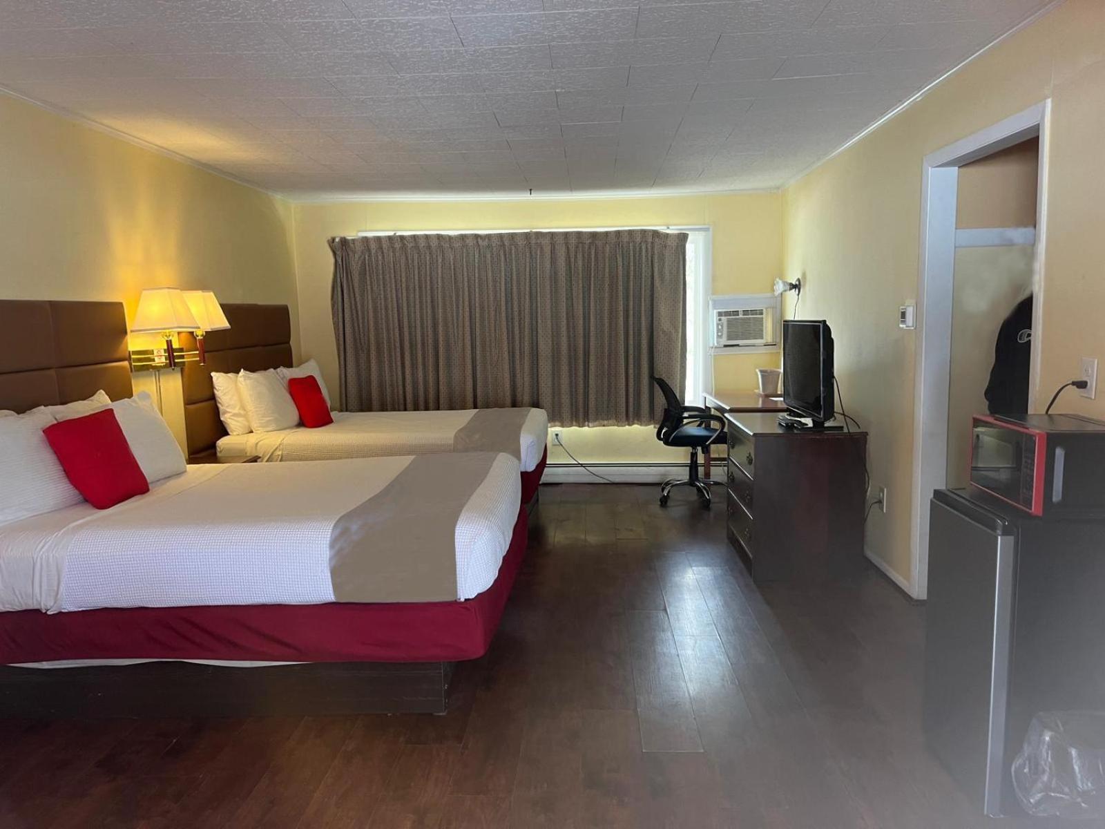 Buena Vista Inn Motel Delhi Extérieur photo