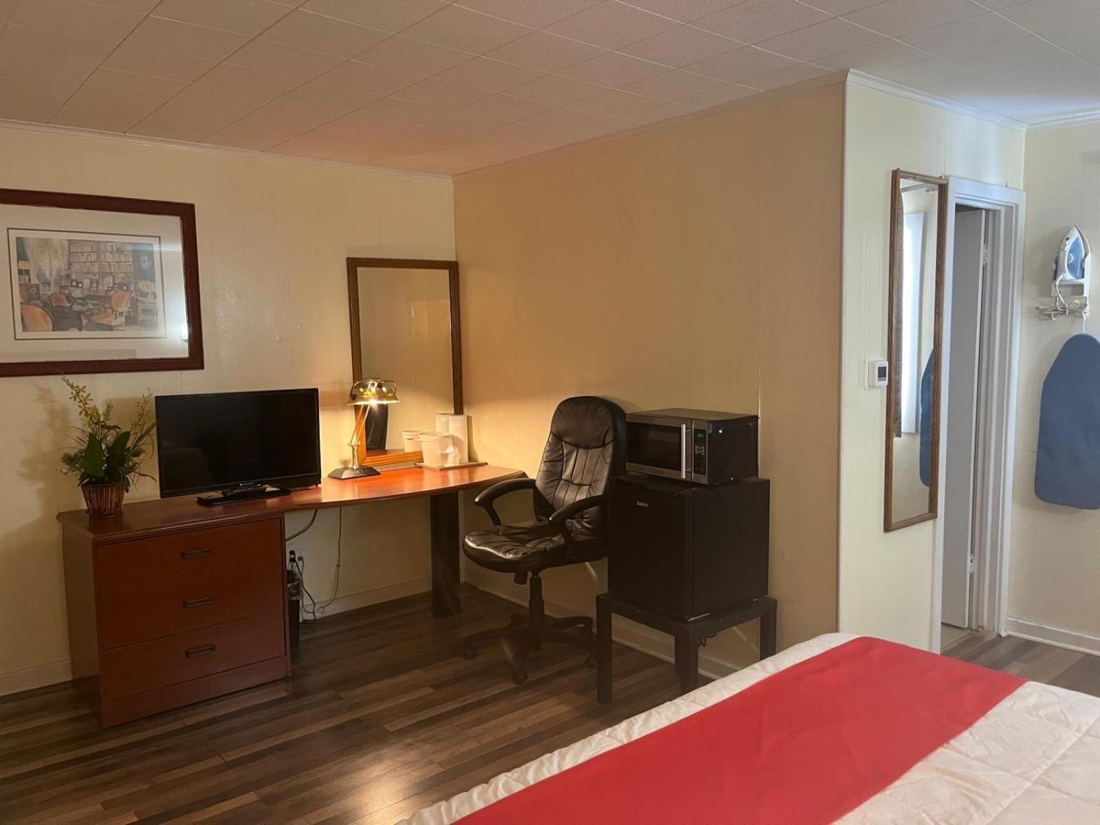 Buena Vista Inn Motel Delhi Extérieur photo