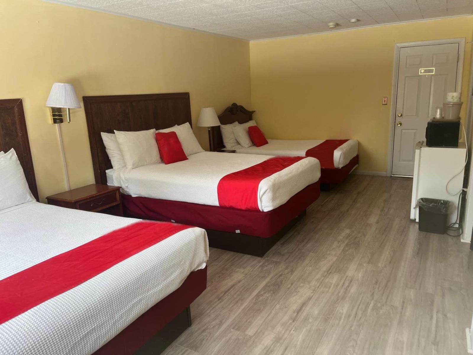 Buena Vista Inn Motel Delhi Extérieur photo